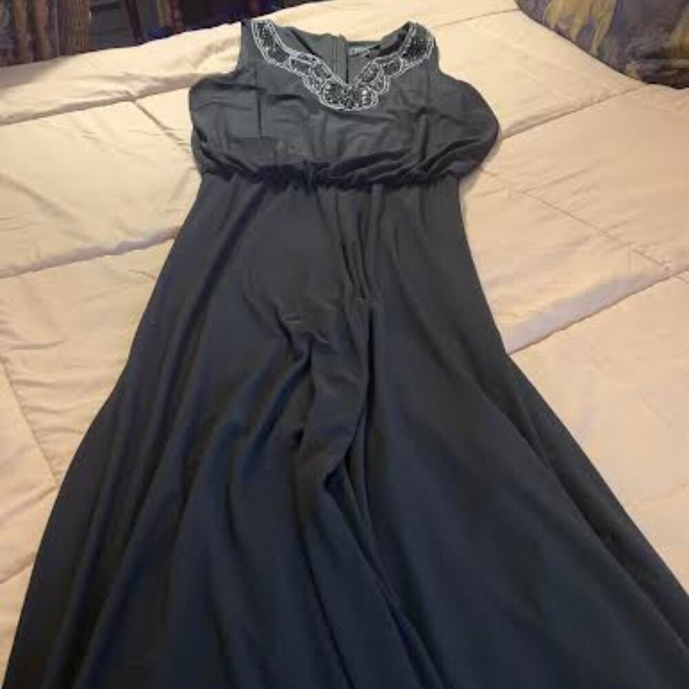 Black Sleeveless Jersey Silk Dressbarn Collections Jumpsuit - Size Small